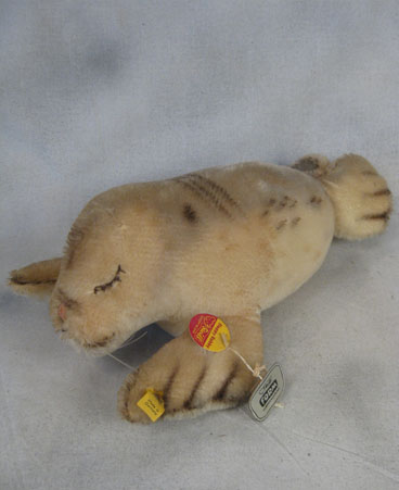 1950s Floppy Robby seal