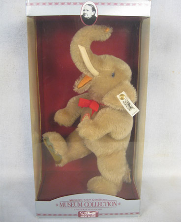 Museum Collection Jumbo elephant in box