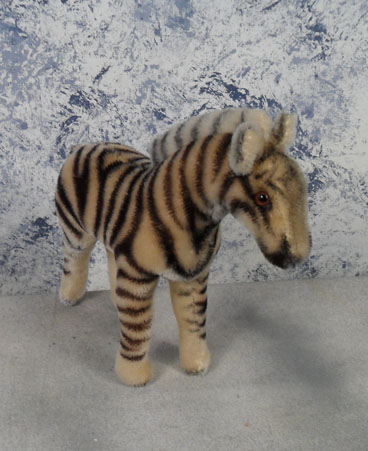 1949 6522.0 Steiff Zebra, Mohair, Button and US zone tag but no chest or ear tags. $95.00