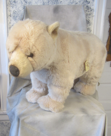 34" Avanti Studio Polar Bear, signed handmade in Italy. $250.00