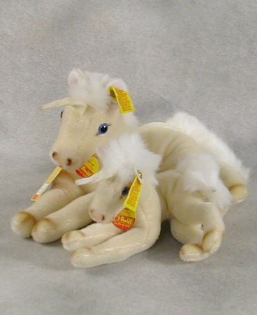 Steiff Unicorn 0130/27 2000PC limited edition mint with all tags. $195 (only the larger one is available)