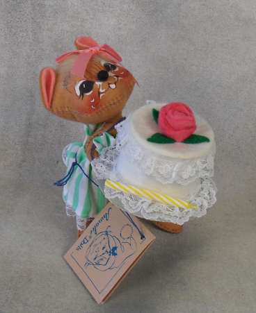 Annalee 2026 Mouse with Cake 1992 $24.00