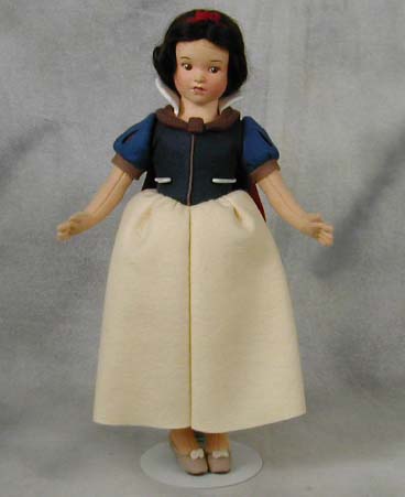 Rare early R John Wright Snow White Princess. The first 25 dolls, of this limited edition of 2500, were produced with stitched hands, rooted hair and a cloth heel on her slippers. $1200.00