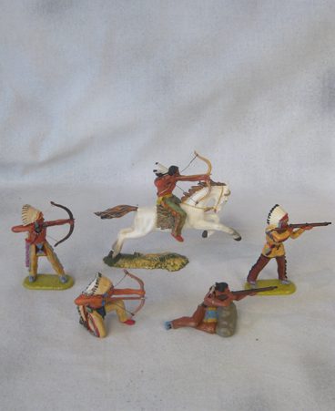 Elastolin Indians with weapons.